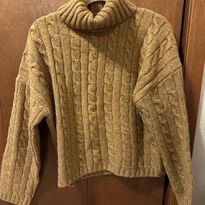 Cable Wedge Turtleneck bown sweater